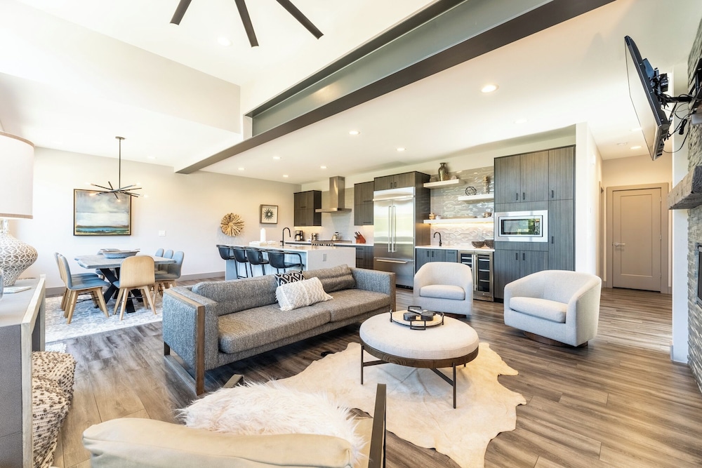 184 Caravelle Drive