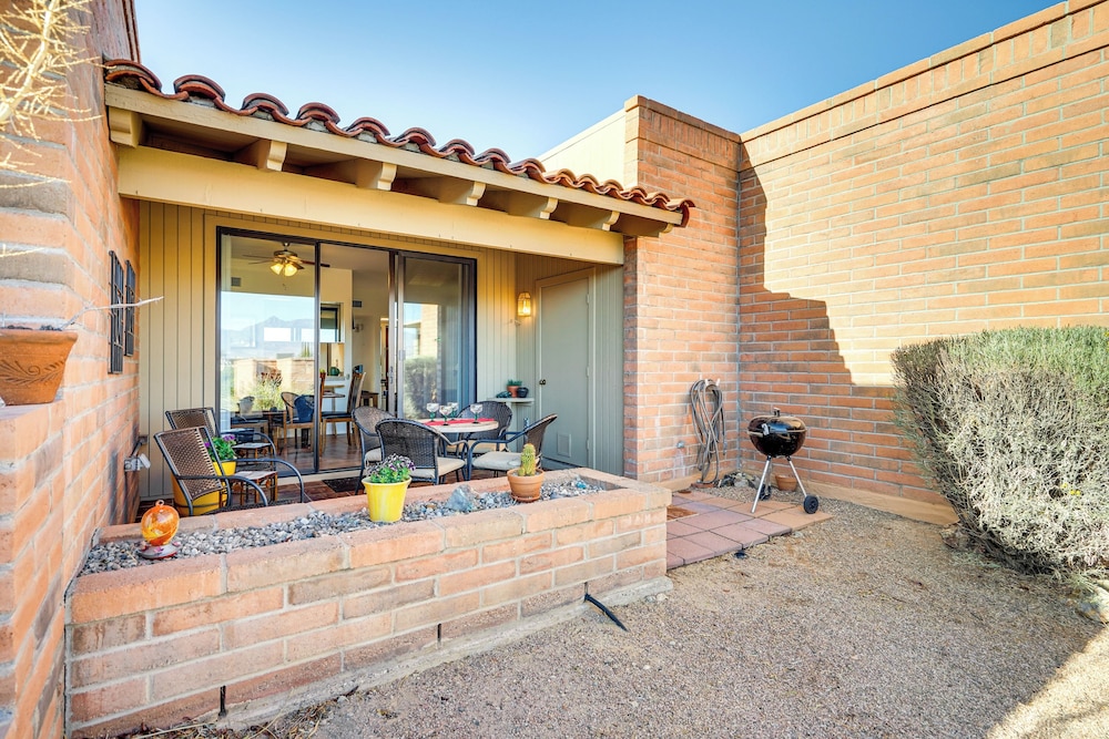 Close to Golf: Mtn-view Townhome in Green Valley