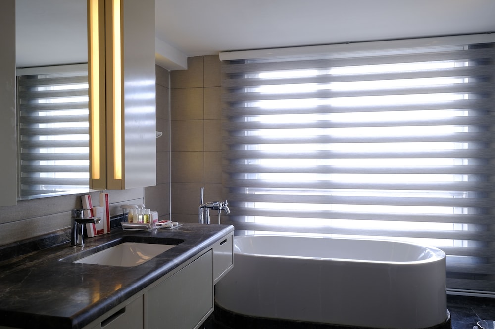 Ramada Plaza by Wyndham İzmir - Image 16