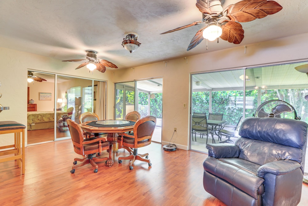 Palm Aire Home - 5 Mi to SRQ Airport!