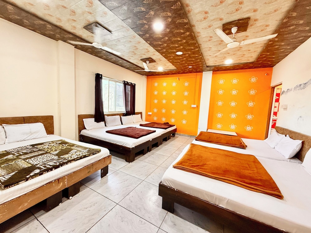 Hotel S P Palace near All Prime Location