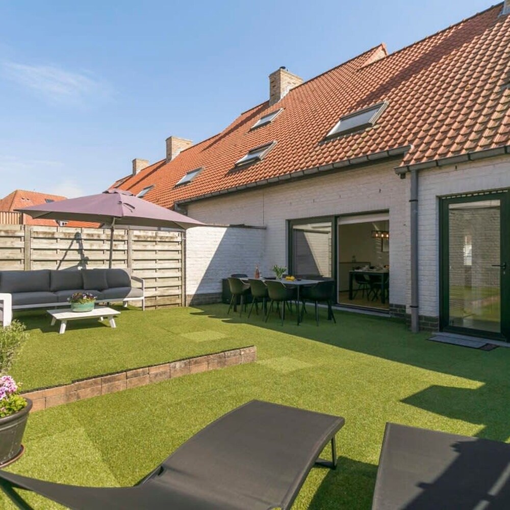 Summer-house With Sunny Garden Nearby Beach