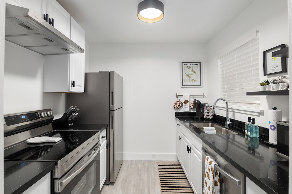 Cozy UF Condo Near Shands UF on Archer