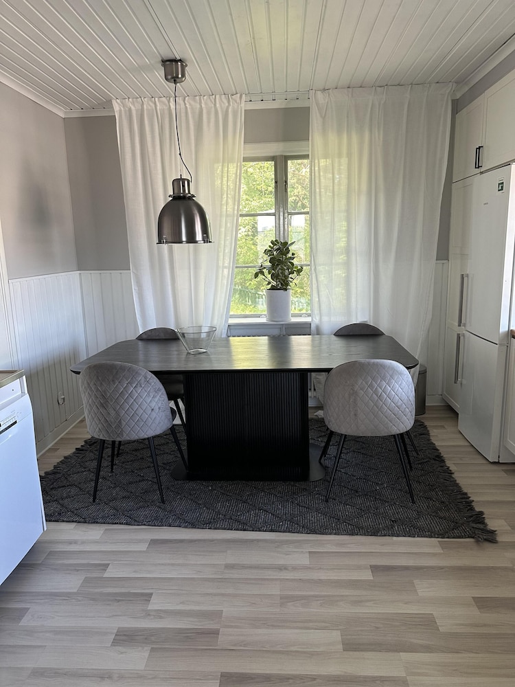 Stockholm - 5-beds - Sleeps 12 - Garden