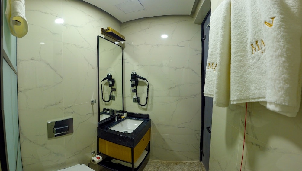 Maroon Tomtom - Image 29