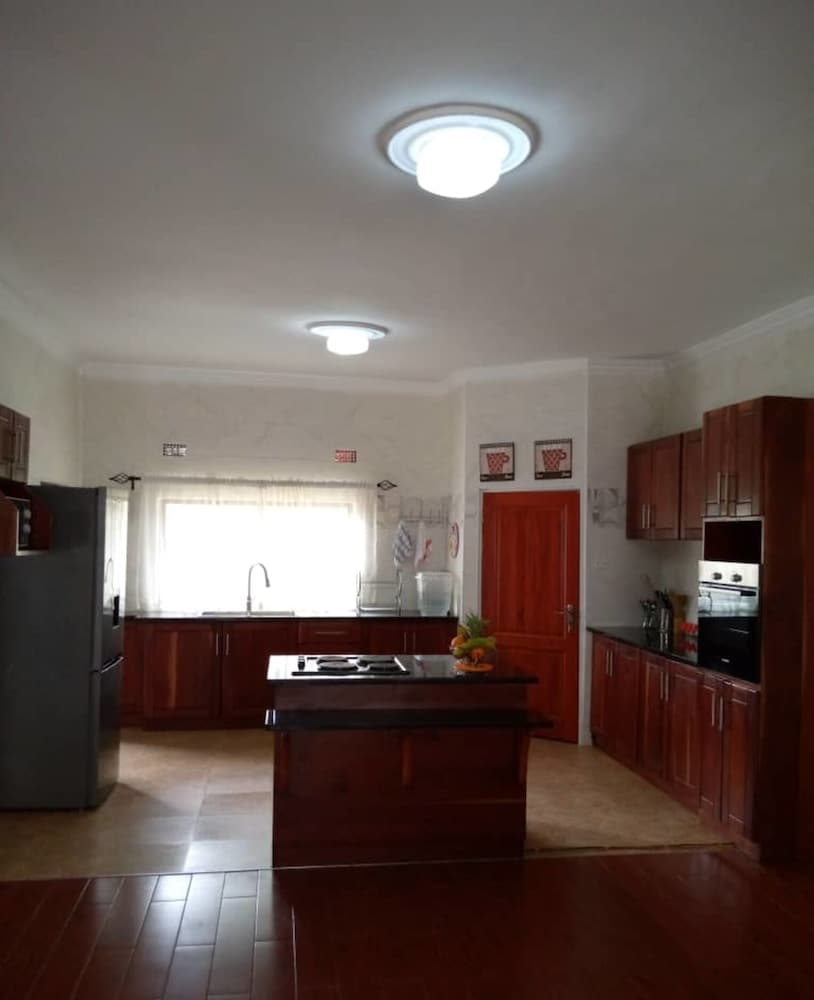 3 Bedrooms Exclusive House in Mass Media view 5