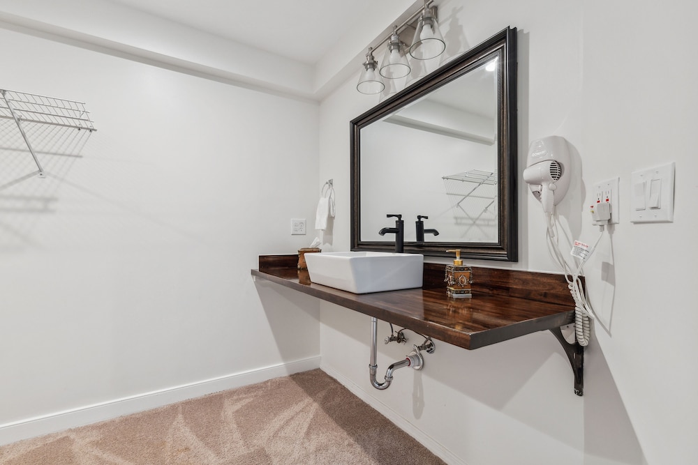 Columbia Vacations - The Columbia Inn at Peralynna Manor - Property Image 65