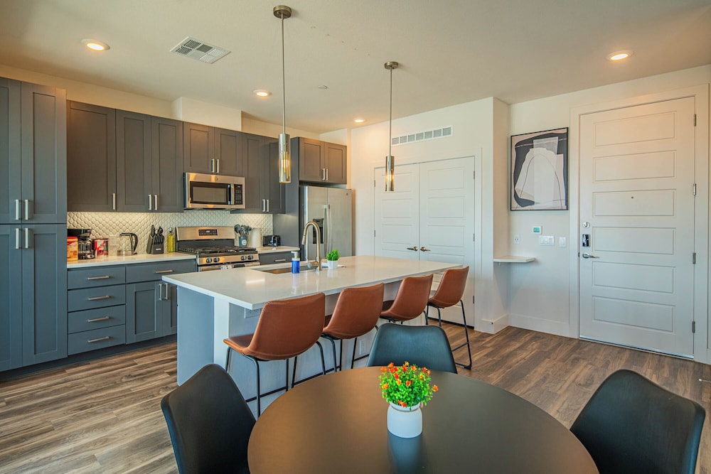 ROVE LIVING/KB - Scottsdale Grand
