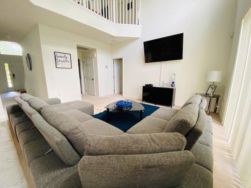 Pool Home/and Hot Tub In Golf Resort! 6 Bedroom Home by Redawning view 5