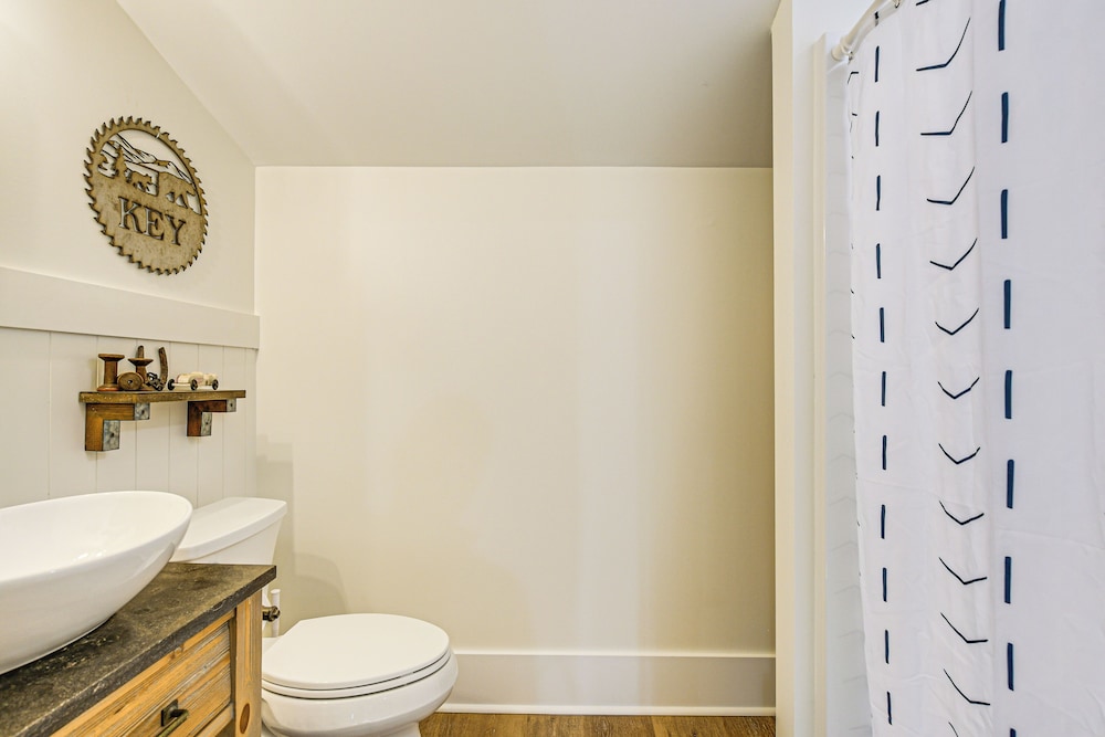 Family-friendly Barndominium Near Greenville!