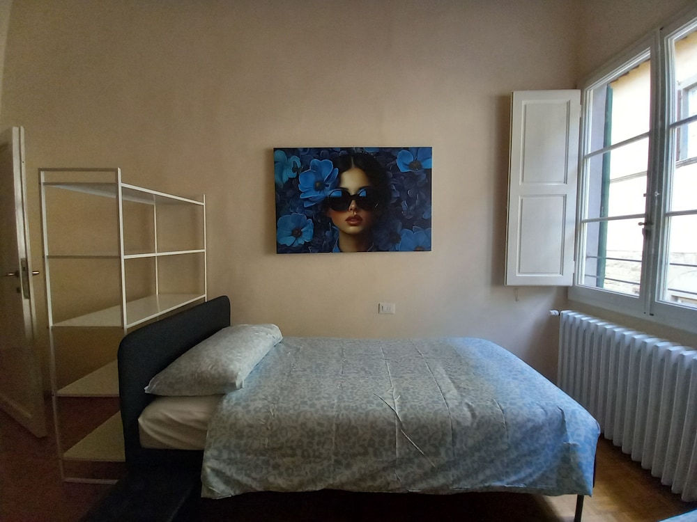 Moro in Firenze With 4 Bedrooms and 2 Bathrooms