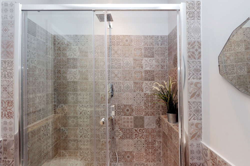 Rm-h501-pale6h3 Monti Apartments - M12