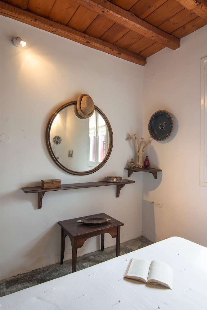 Serifos Houses Hora