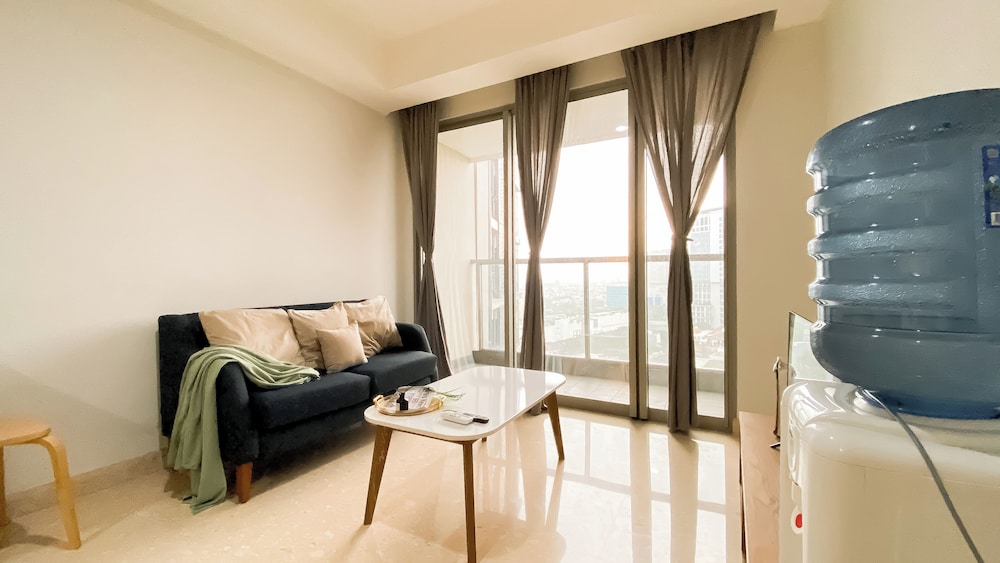 Cozy And Best Location 1Br Gold Coast Apartment