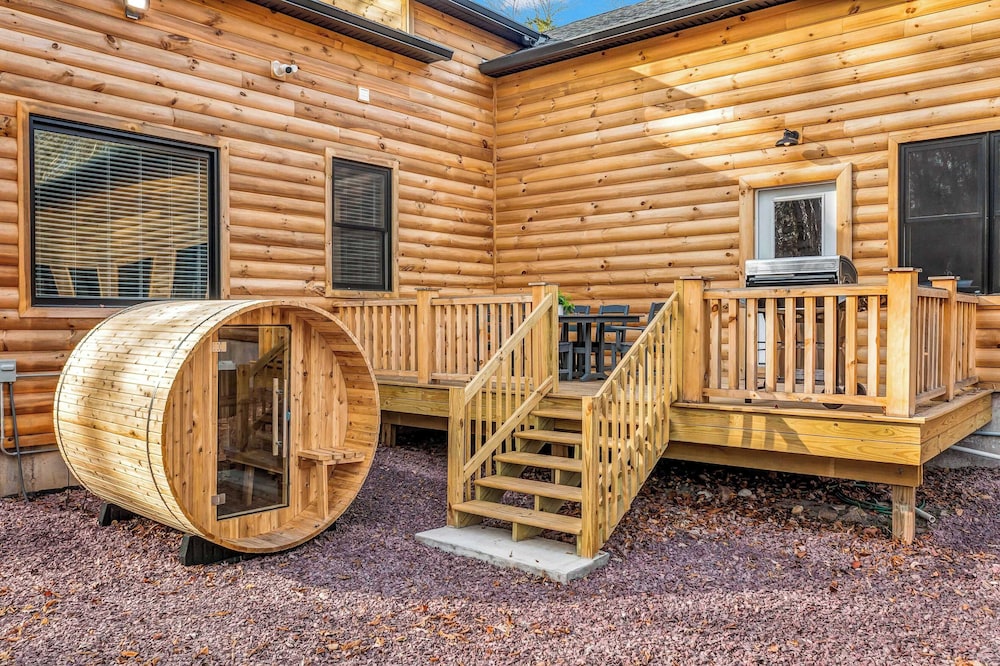 Grand Timber by Avantstay Indoor Pool, Sports Court, Game Room, & More!