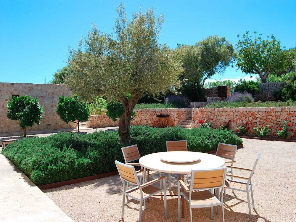 Attractive Holiday Home With Pool