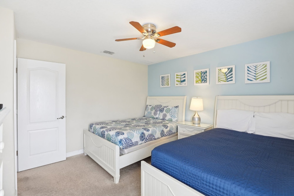 Modern 8BR Home With Private Pool and hot tub