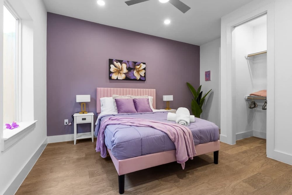 Perfect Houston Group Stay for 12 With 6 Beds 6 Baths