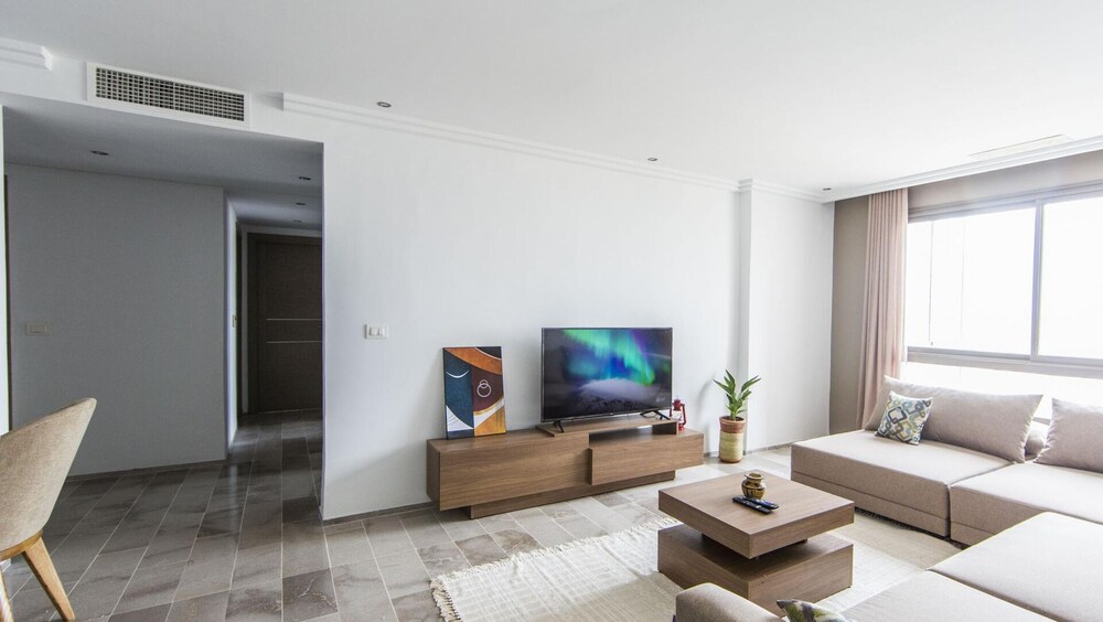 Brand New 2 Bd apt Jardins de Carthage view 5