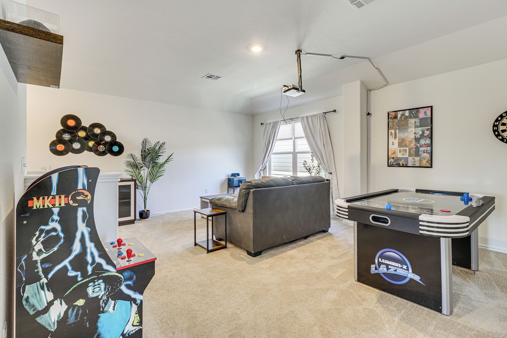 6 Mi to Mckinney Falls: Spacious Home w/ Game Room