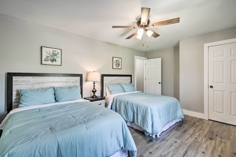 Chic Townhome ~ 6 Mi to Talking Rocks Cavern! view 2