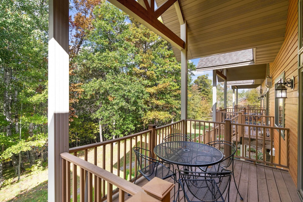 Gull Lake All-season Getaway w/ Private Deck view 5