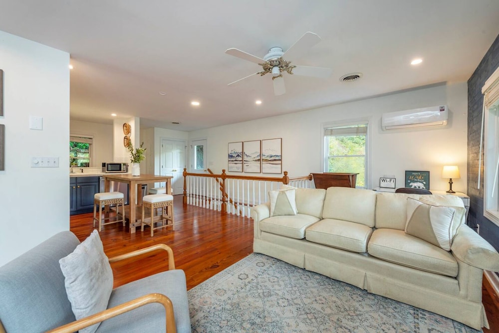 Riverfront Sanctuary Your Mountain Getaway