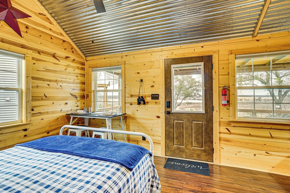 Rural Retreat w/ Water View! 9 Mi to Dtwn Granbury