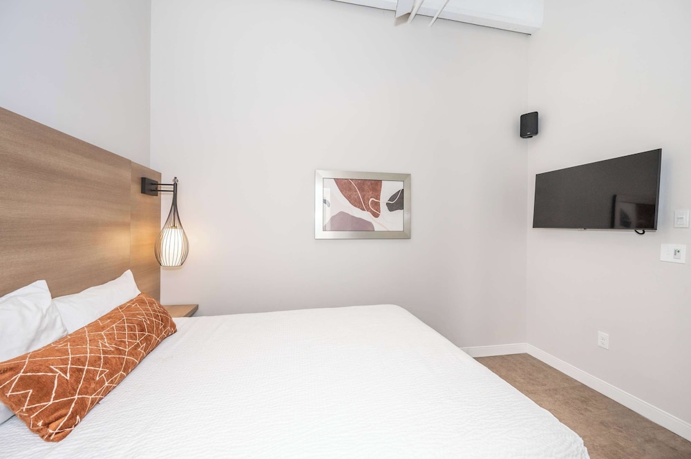 The 333 Suites 201 Stay for 6