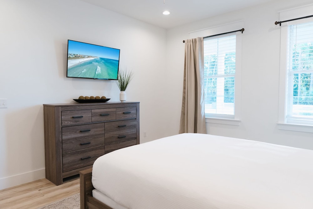 Enclave at Lyndell Lane by Avantstay Private Pool