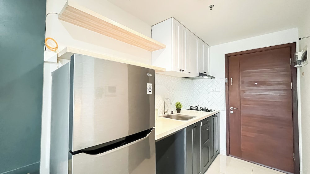 Urban Minimalist Studio At West Vista Apartment