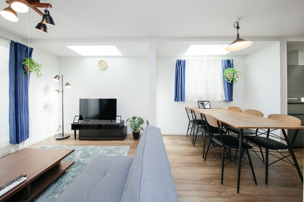 Higashi-Rokugo House WHITE by Tranova