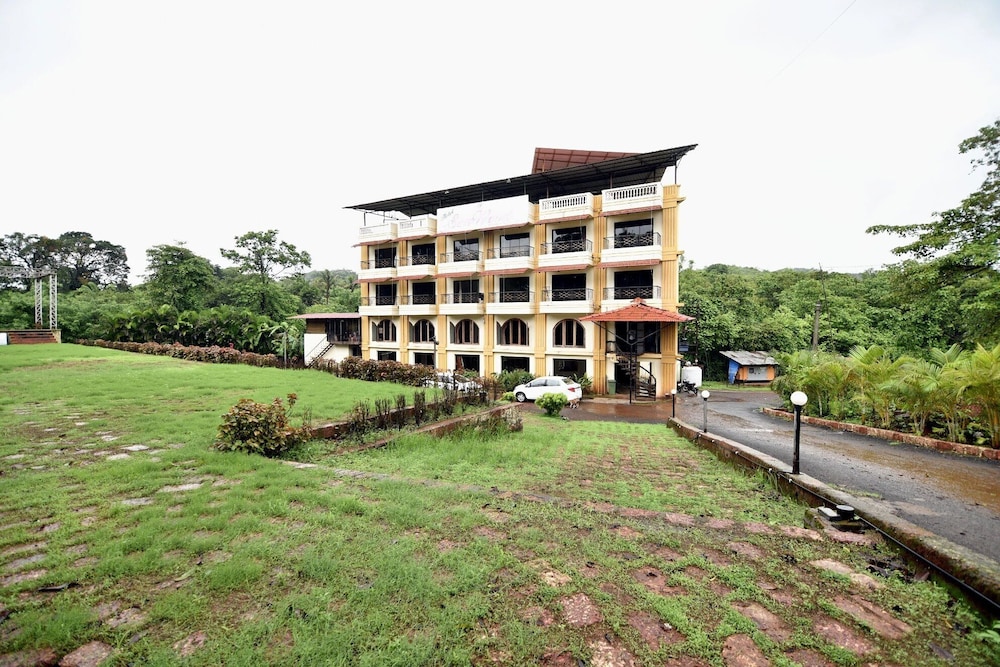 HariS Hotel Seawood
