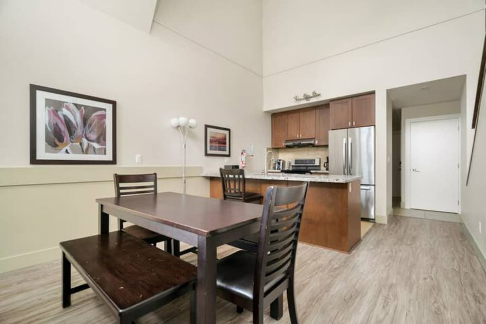 Harrison Lake Pets Welcome 3BR Suite