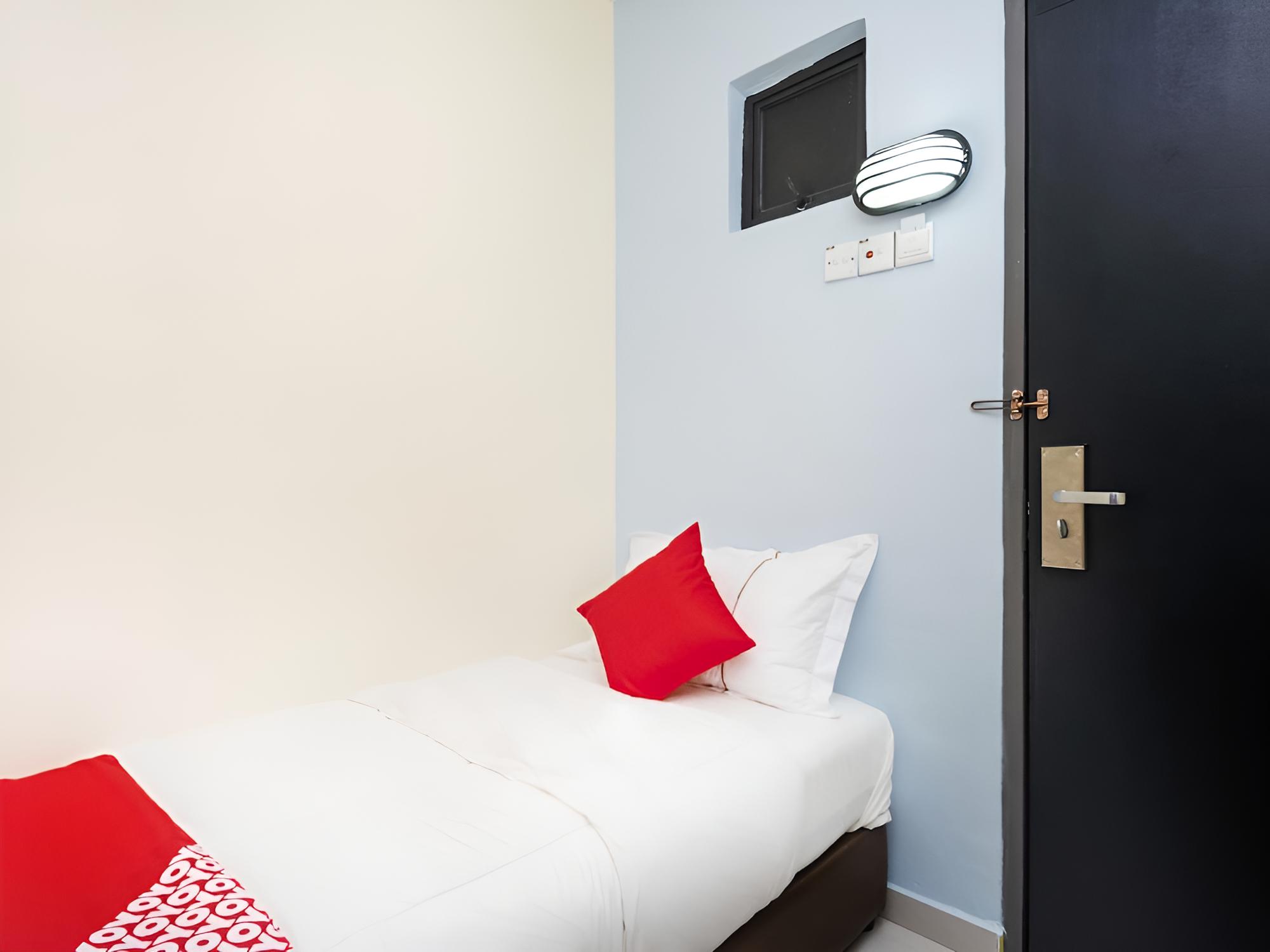 Super OYO 494 EG Hotel