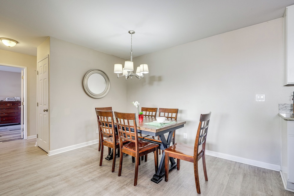 2 Mi to Beaches: Condo w/ Patio in Port Hueneme!