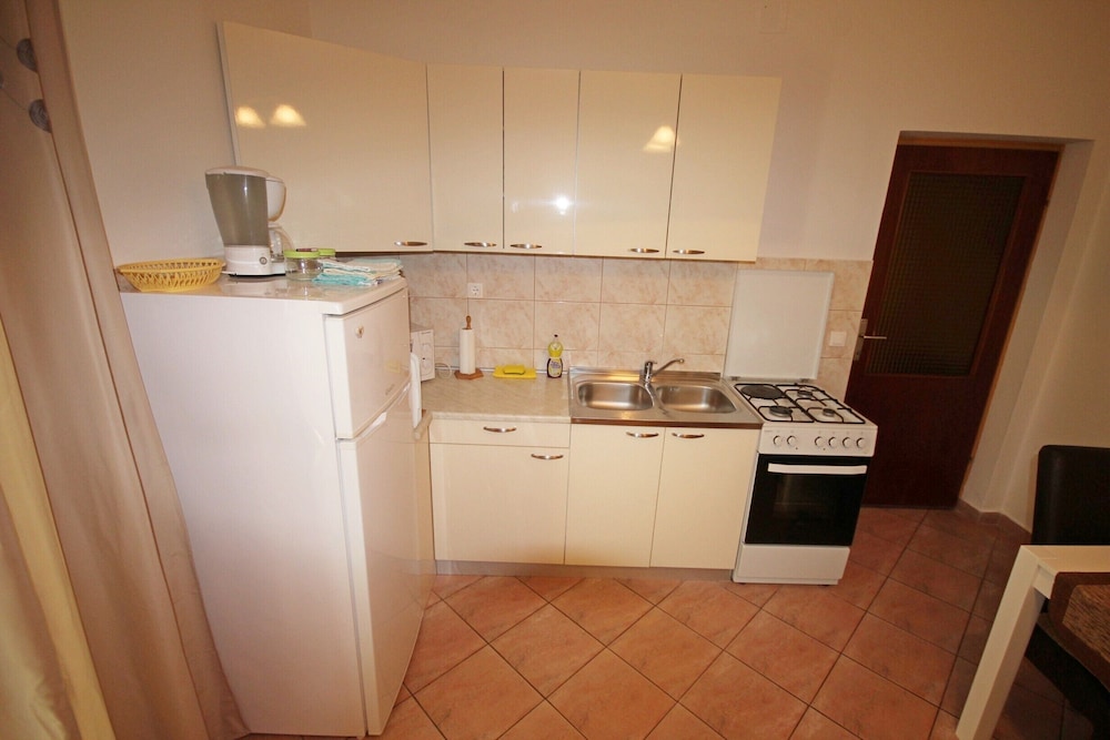 Cosy Apartment 5min to Beach Mirela Borik view 3