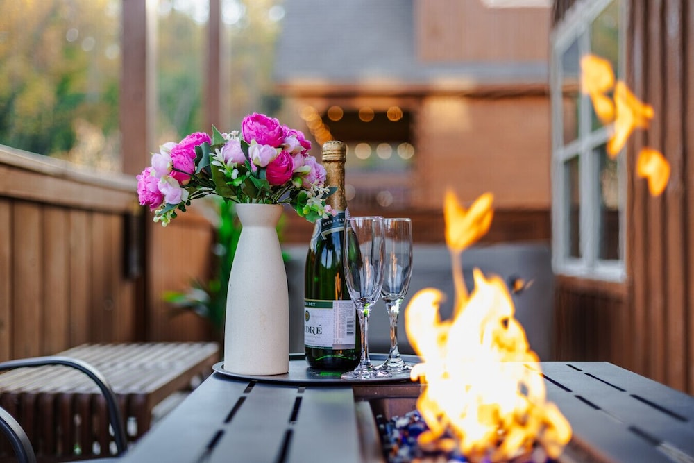 Couples Refuge by Ghosal Luxury Lodging