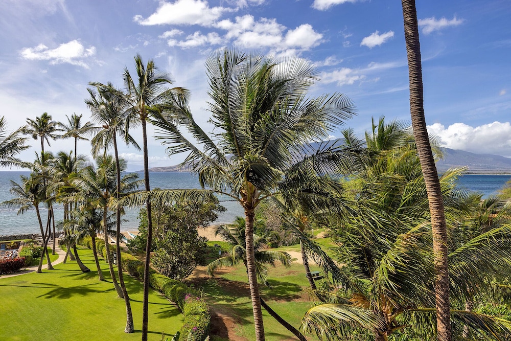 Oceanfront Modern & Elegant Vistas