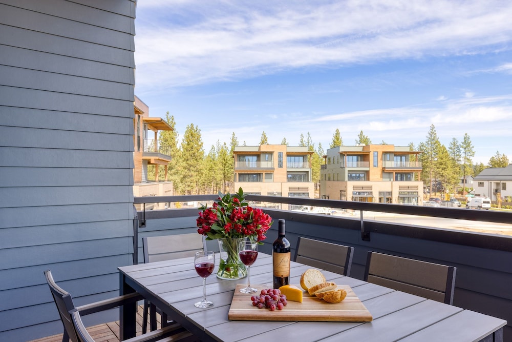 1216 Skyline Ranch 200 Downtown Location Private Hot Tub Mins to Old Bend