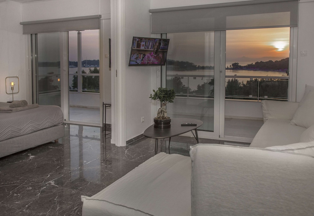 Luxury penthouse with stunning riviera view by GHH