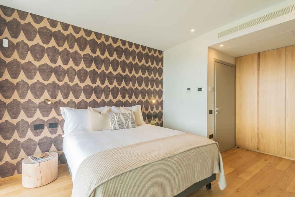 Pureview Luxury Suites, with breakfast & pool by Rent all Como