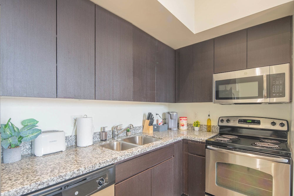 ROVE LIVING/KL - Roosevelt Point