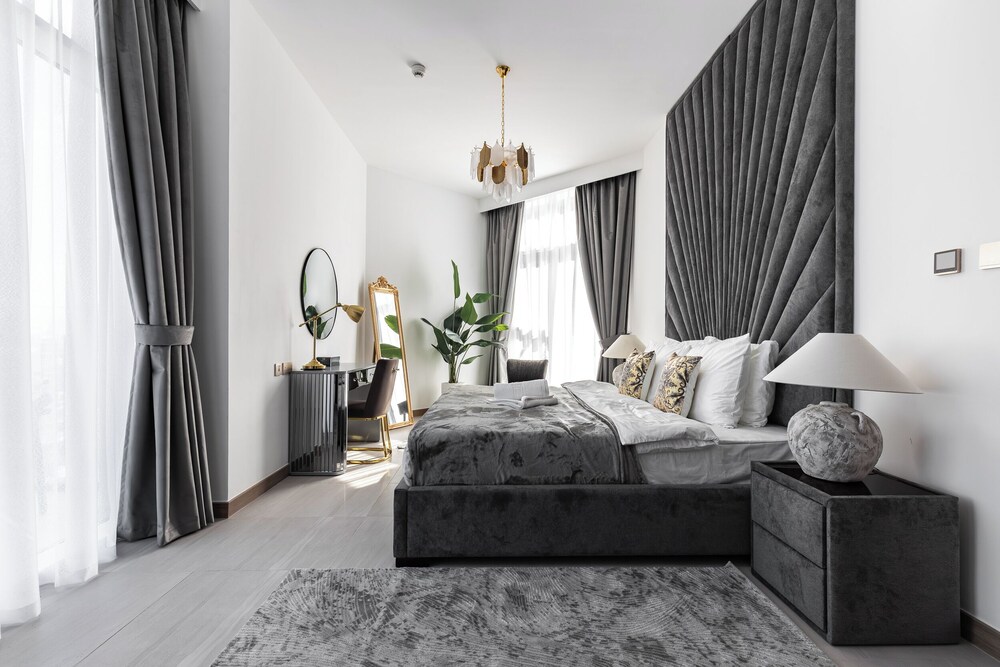 SIMPLY COMFORT Missoni Top Floor with Sea, Canal and Burj Khalifa Views