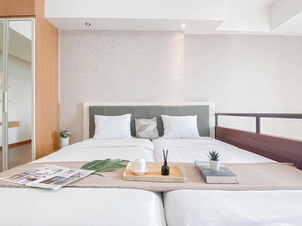 Contemporary Studio Loft Apartment At Park View Condominium