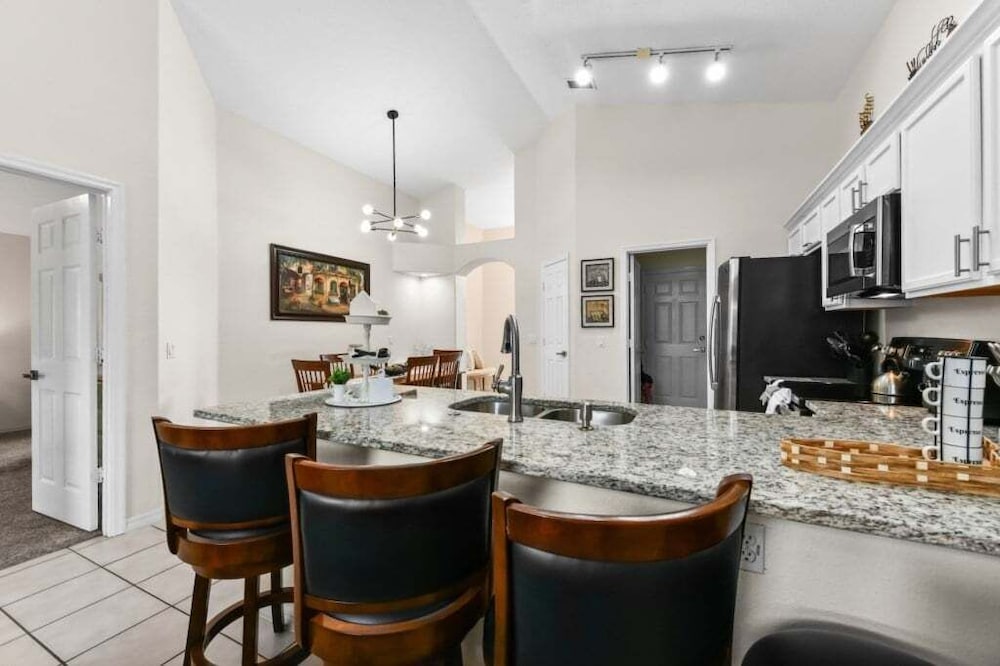 Oak Island Gem Cozy 4br Pool Home Near Disney 4 Bedroom Villa