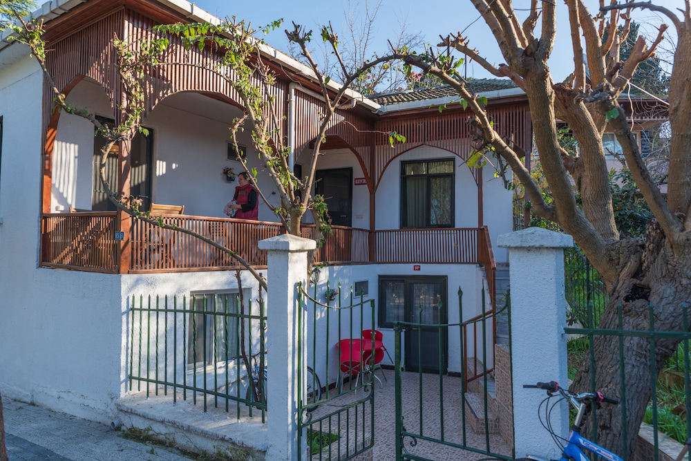 Orhan Kutbay'in Evi Turyolu Cafe Pansiyon