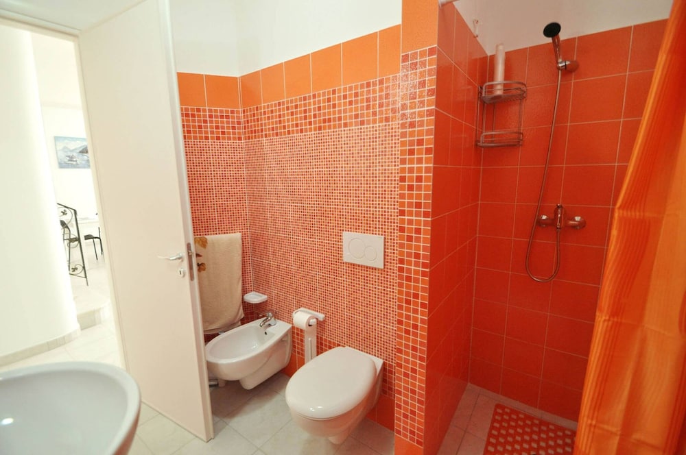 Villa Sacher Sleeps 12 Just 100 Metres From the sea