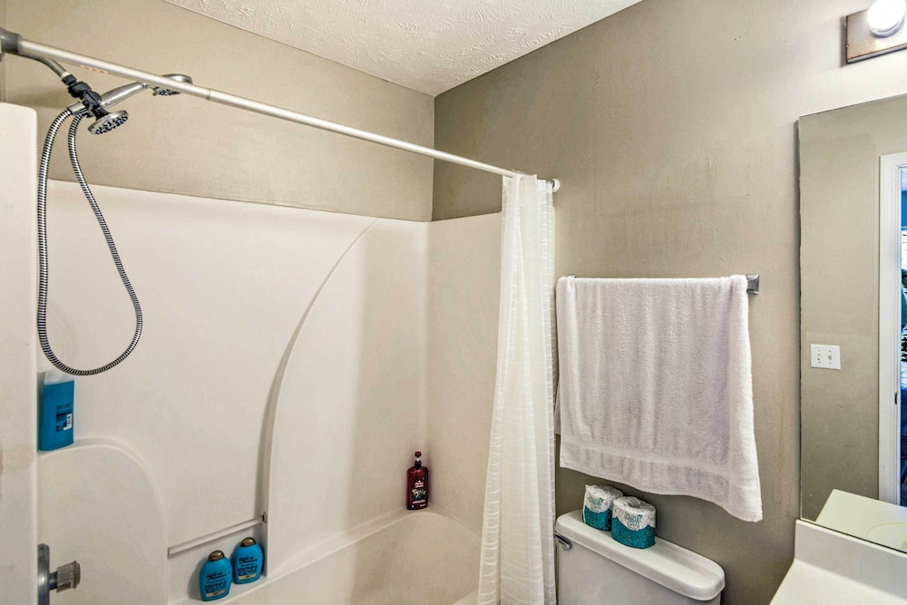 La Vergne Townhome: 22 Mi to Dtwn Nashville! - Property Image 12