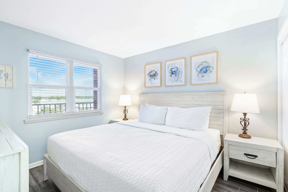 NEW Gulf Front - Beaches Pool Dining and Fun